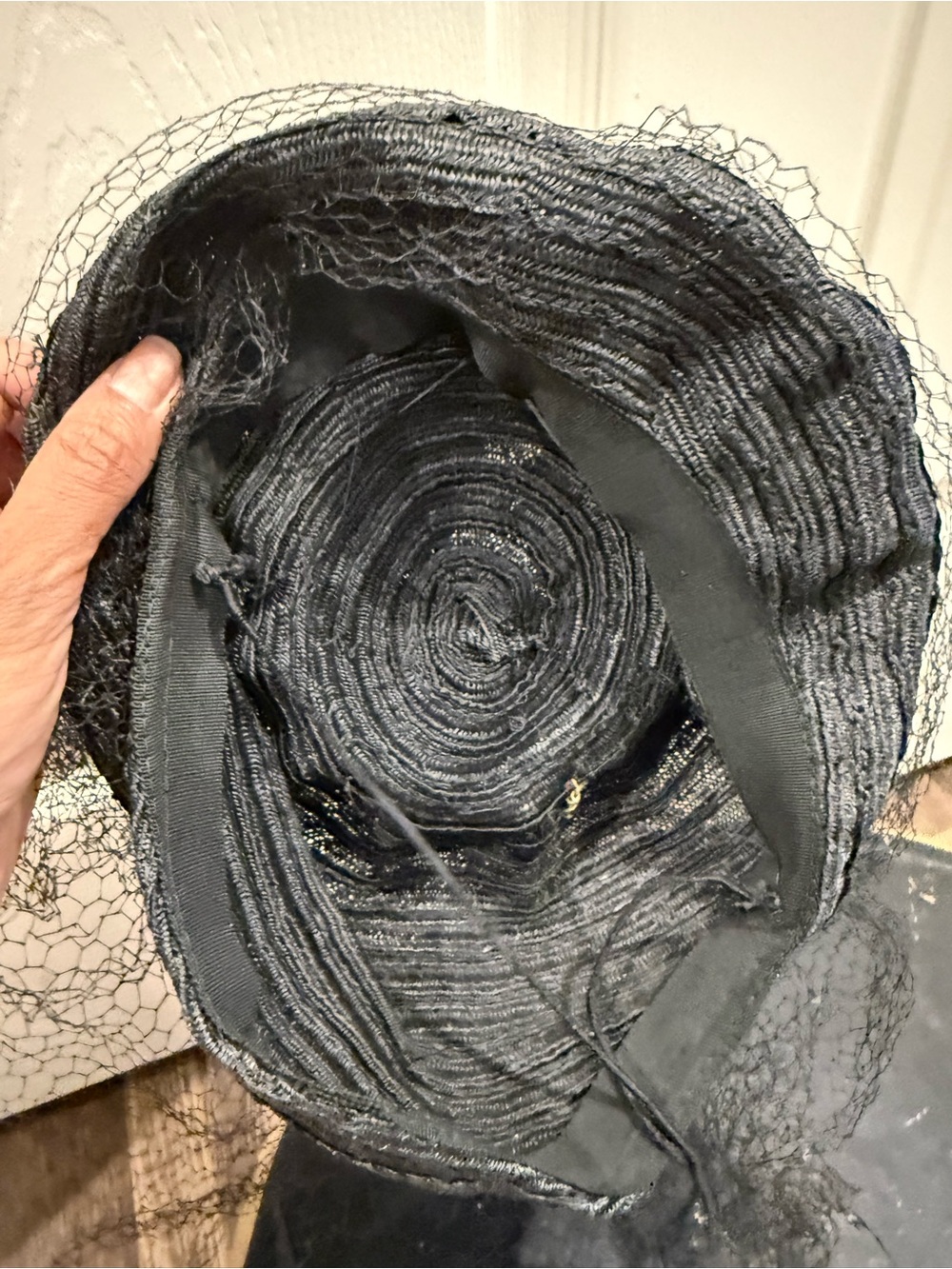 Vintage 1950s era topper hat with veil - Picture 7 of 7